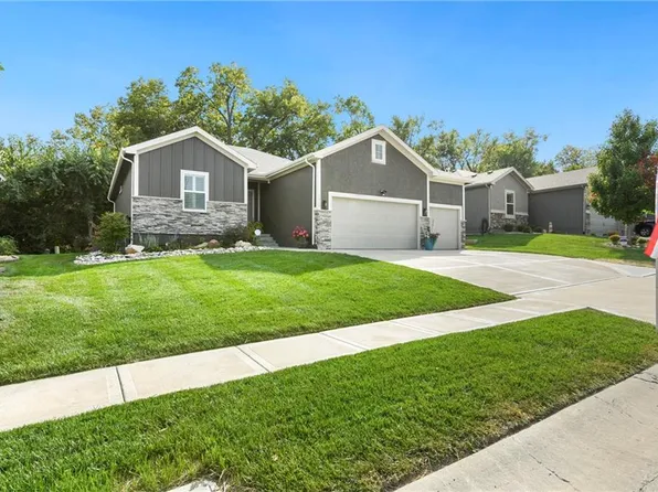 1913 Creek View Ln, Raymore, MO 64083