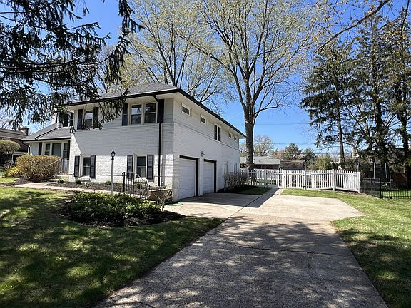 2nd image of 1202 Heather Ln