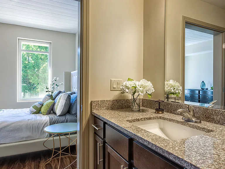 Rivers Edge Apartments — Photo 16