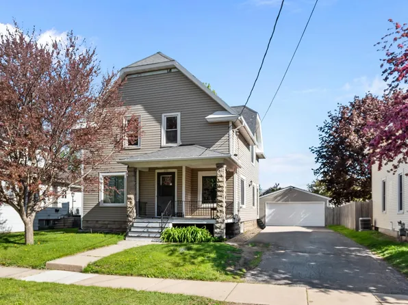 242 W 14th Ave, Oshkosh, WI 54902