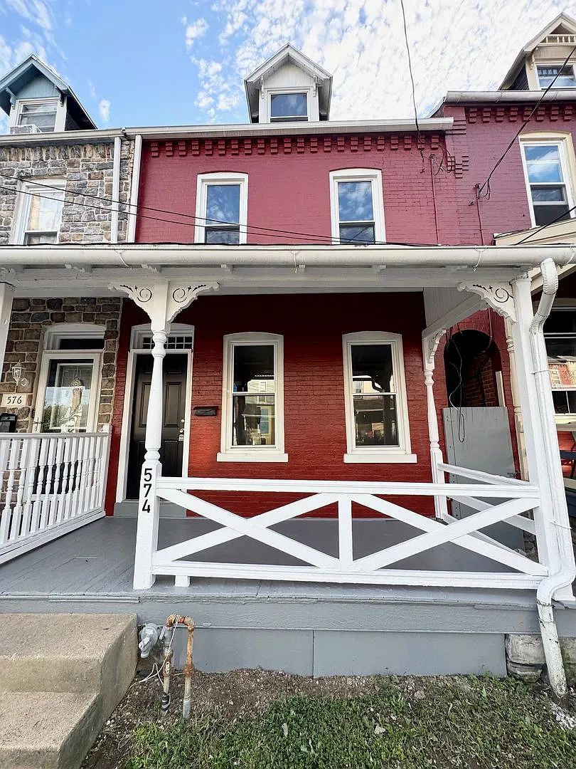 4 Bedroom Home — Photo 1