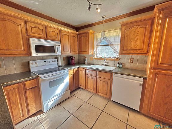 4th image of 211 W Coal Ave