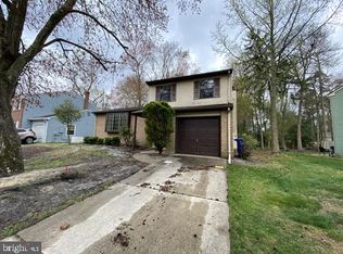 3 Lakeside Dr, Marlton, NJ 08053