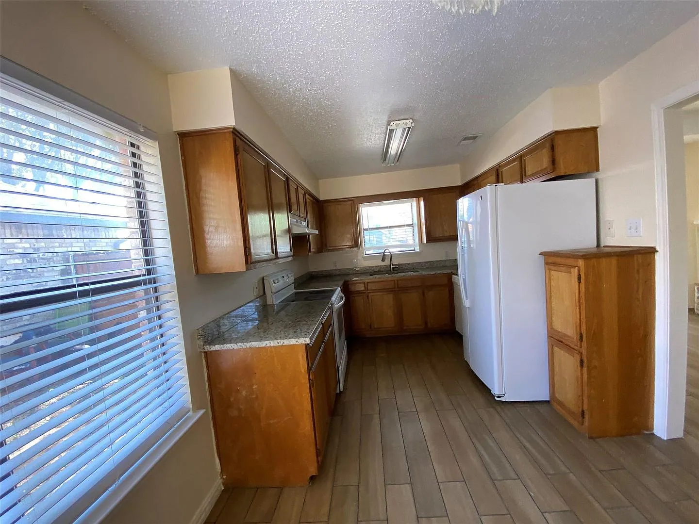 Coming Soon 3 bed 2 bath w/2 car garage — Photo 2