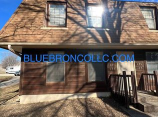 Great price for 1 bedroom apartment, large closets and updated flooring, Blue Springs, MO 64014