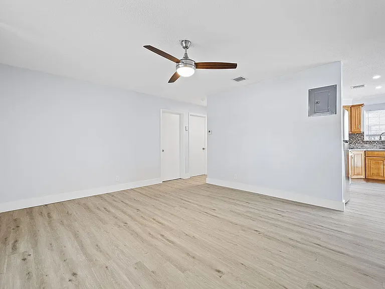 2500 NE 19th Ave #1 — Photo 17
