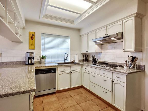 3rd image of 398 Palm Cir