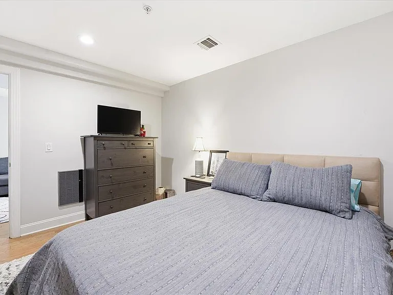 41 Bentley Ave — Photo 24