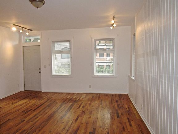 3rd image of 1902 N Bissell St #1