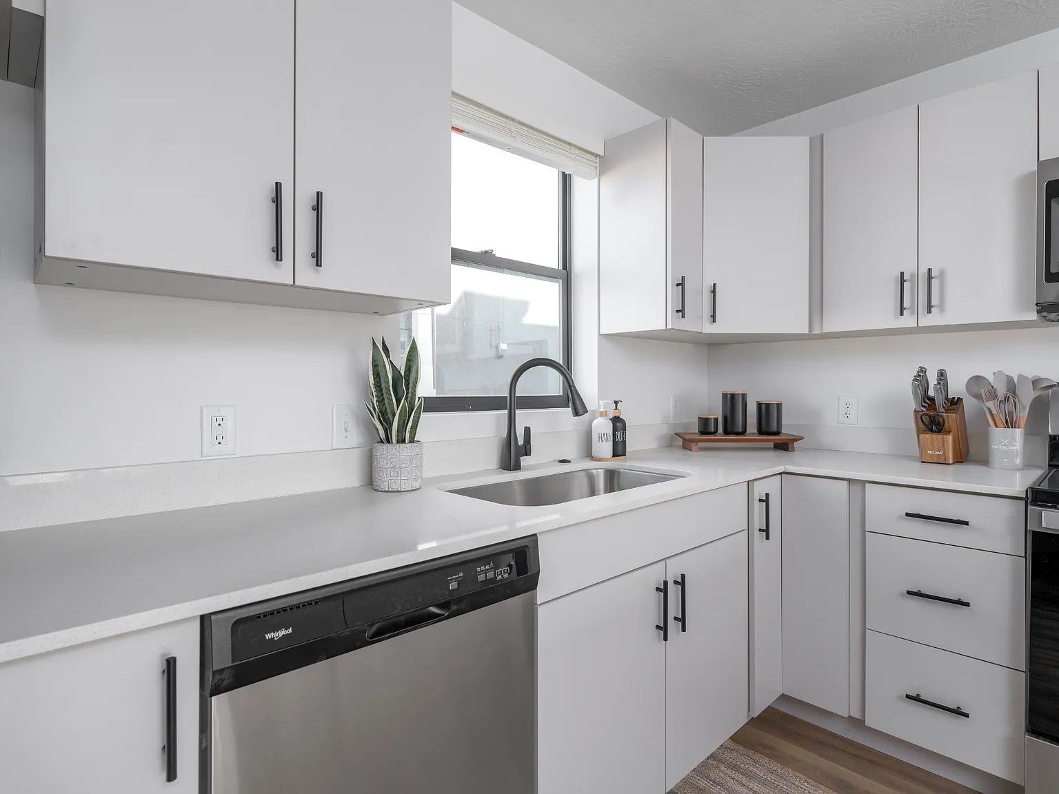 Art West Townhomes — Photo 2