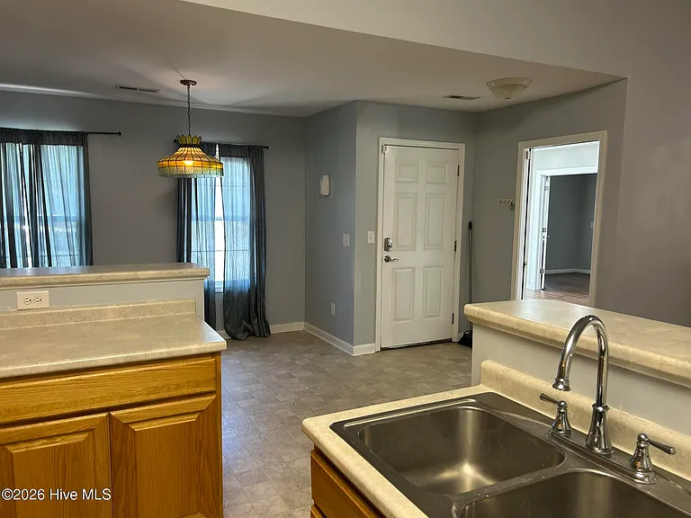 212 W Woodbine Ter — Photo 13