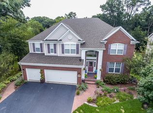 1319 Dorr Dr, Sugar Grove, IL 60554