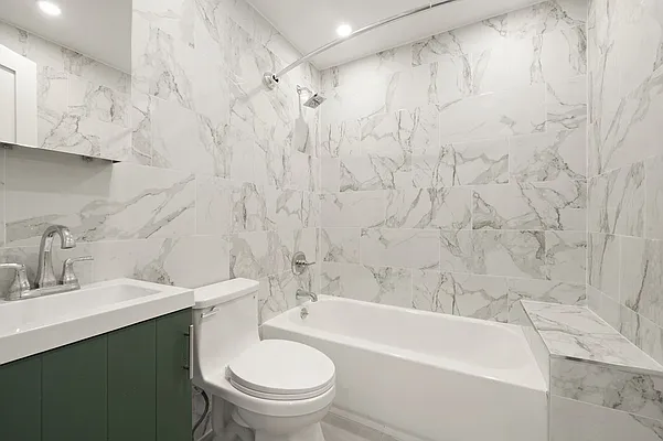 Bathroom, photo 1