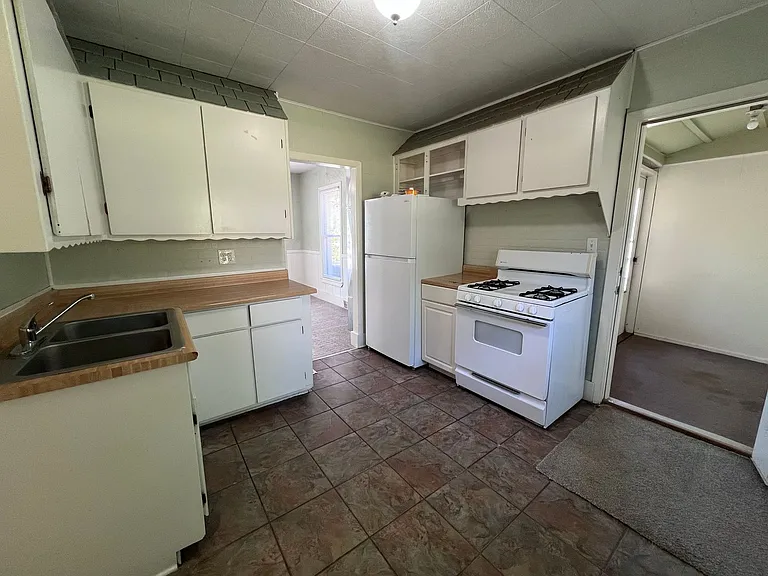 2037 Paris Ave NE — Photo 9