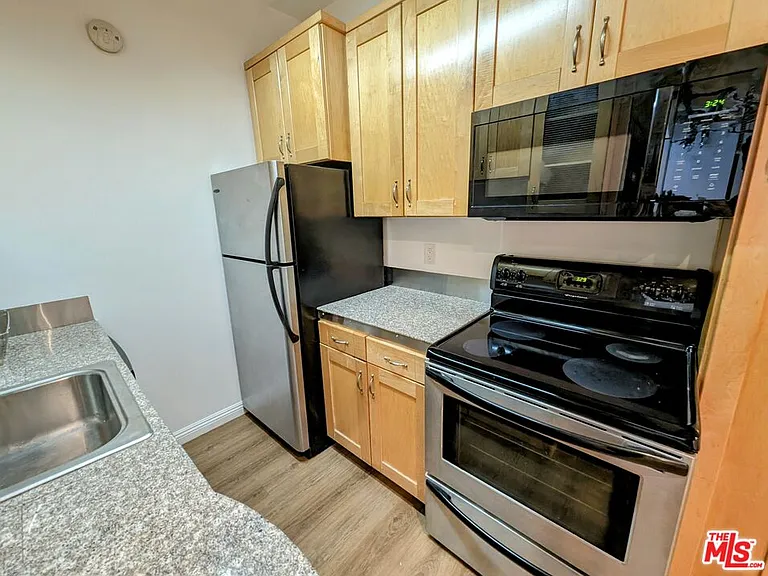 312 W 5th St #1103 — Photo 8