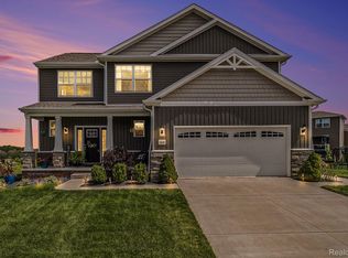 1400 Bluff Dr, Howell, MI 48843