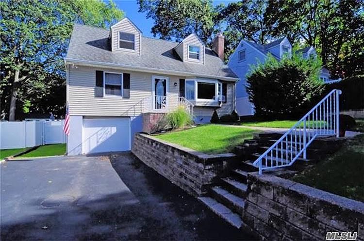 1st image of 11 Spruce Dr