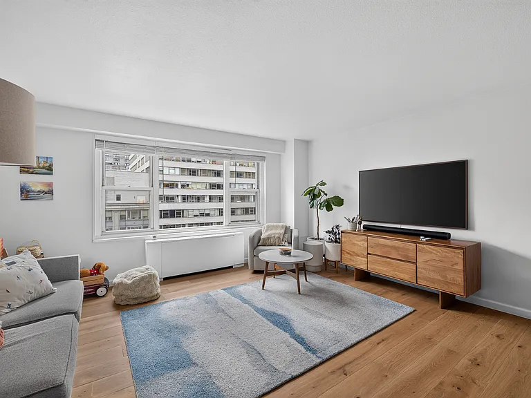 220 E 60th St #9H — Photo 2