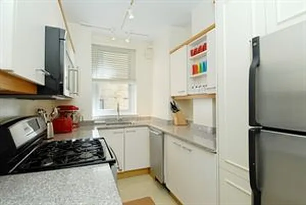 Sold by Douglas Elliman | media 18