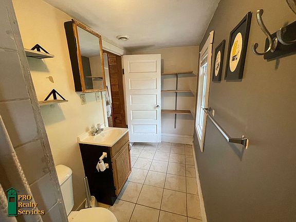 4th image of 2208 2nd St NE #2