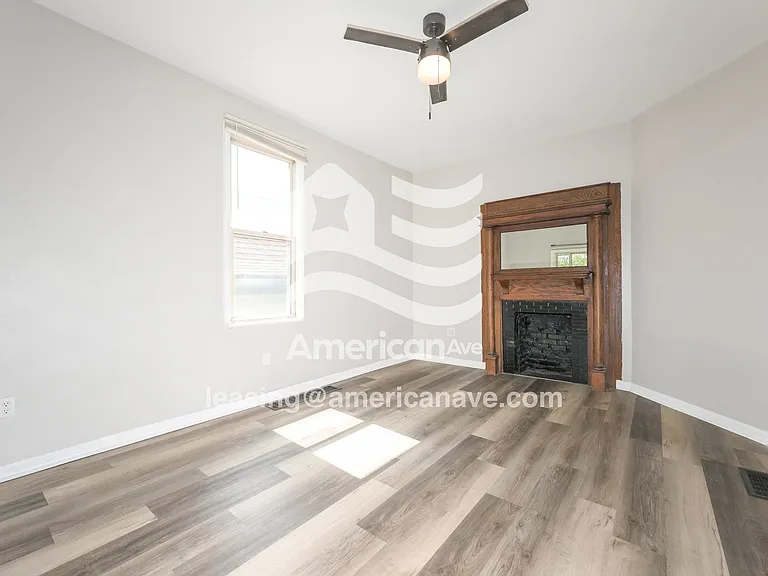 1289792_002_living_room_2.jpg