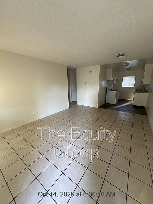 2 bed, 1.0 bath, 740 sqft, $950 — Photo 2