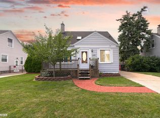 25641 Chalmers St, Roseville, MI 48066