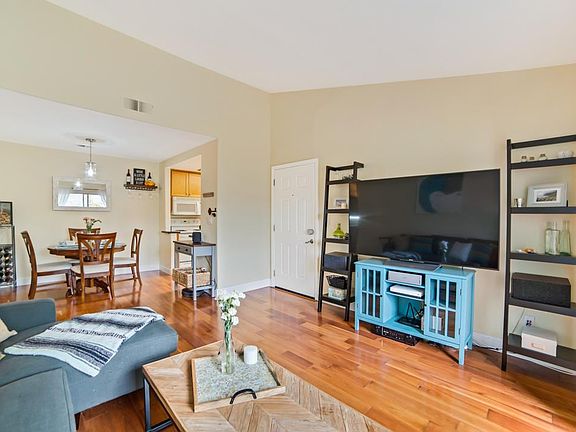 3rd image of 5974 Bridgeport Lake Way