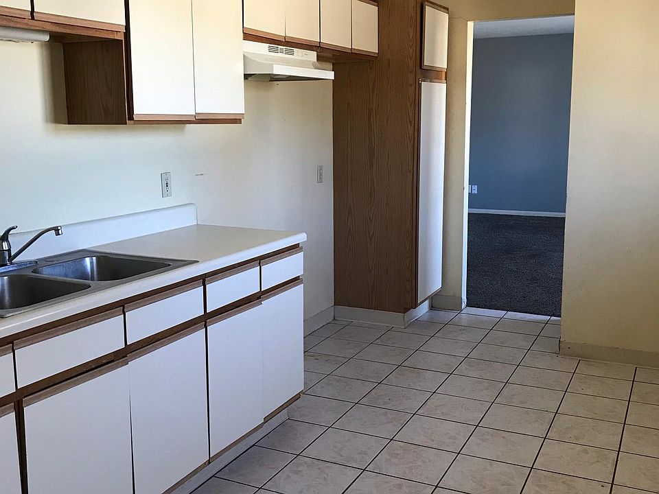 2nd image of 3014 30th St NE