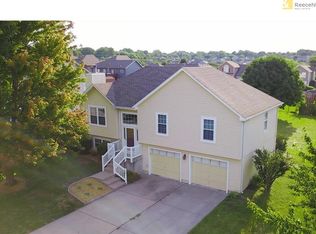 707 Shiloh Dr, Raymore, MO 64083