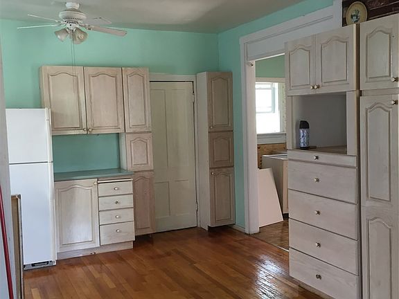 4th image of 118 Ogden St