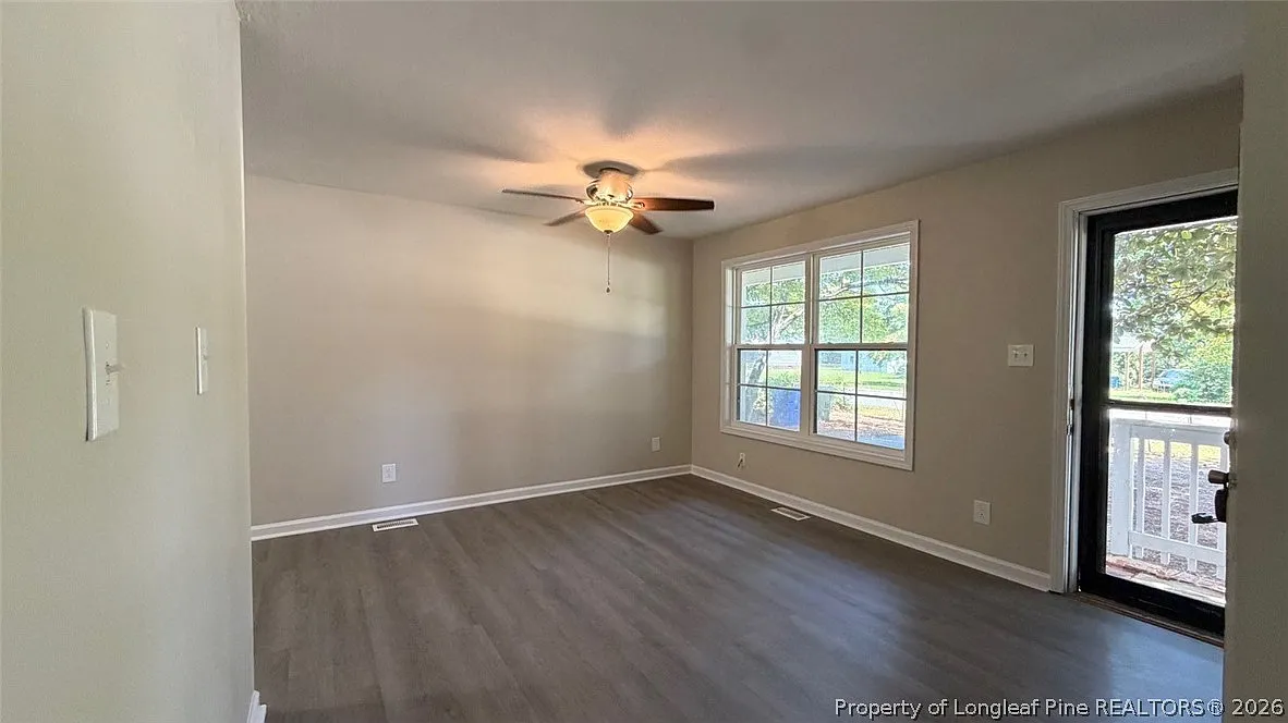 3 bed, 2.0 bath, 1125 sqft, $1,400 — Photo 3