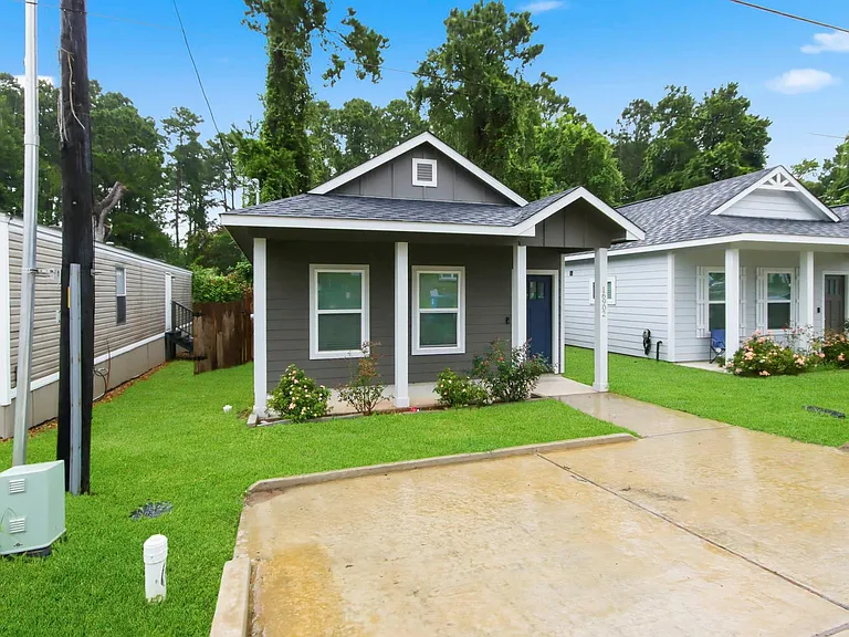 16902 Balmoral — Photo 24