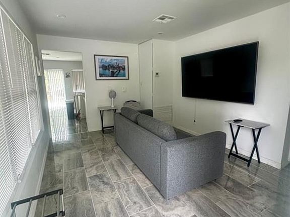 5th image of 2520 Fillmore Street