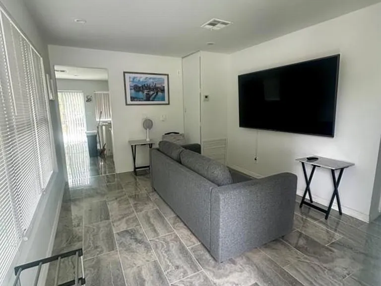 2520 Fillmore St — Photo 5