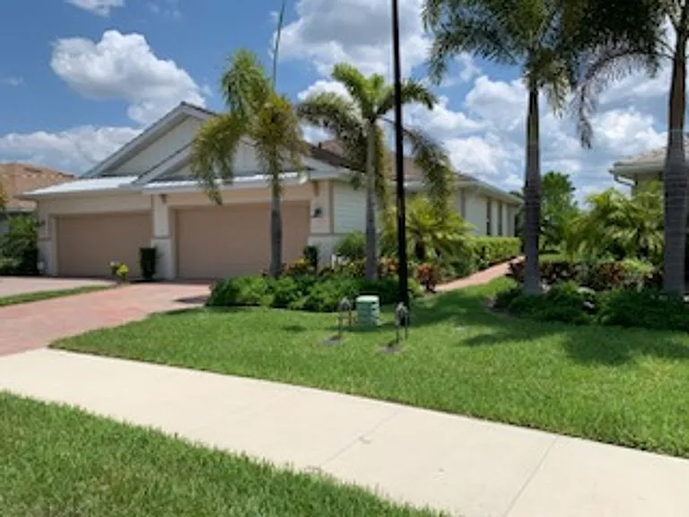 14631 Edgewater Cir — Photo 1