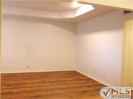 5th image of 841 White Rock St