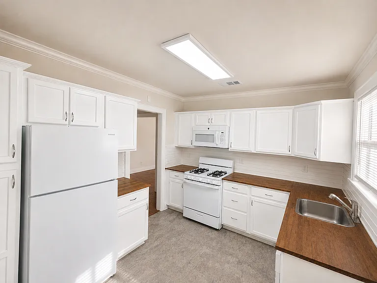 146 E Boulevard St — Photo 3