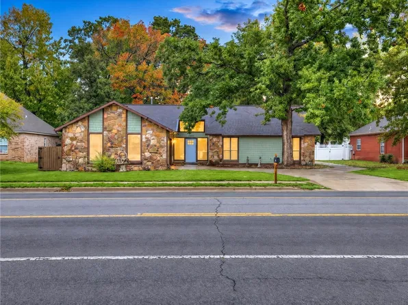 4003 W Olive St, Rogers, AR 72756