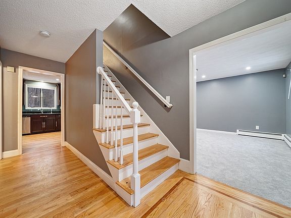 5th image of 18 Lorri Rd