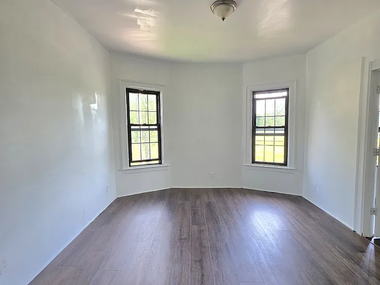 768 Glenwood Ave — Photo 3