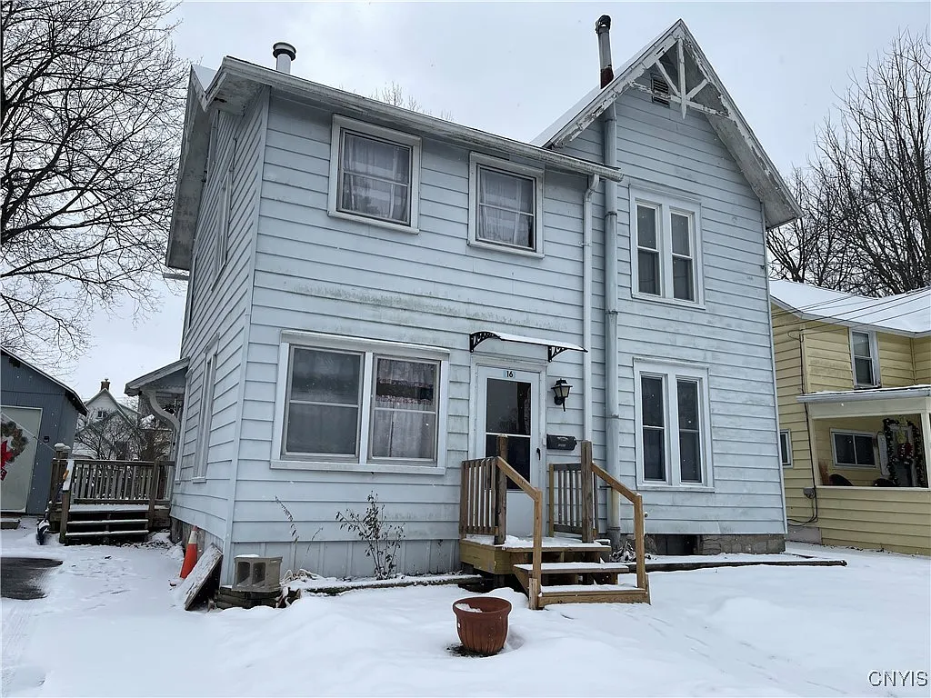 16 Aspen St photo 1
