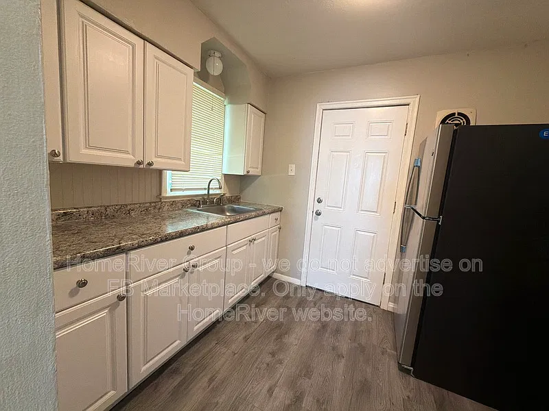 3 bed, 1.0 bath, 996 sqft, $1,300 — Photo 4
