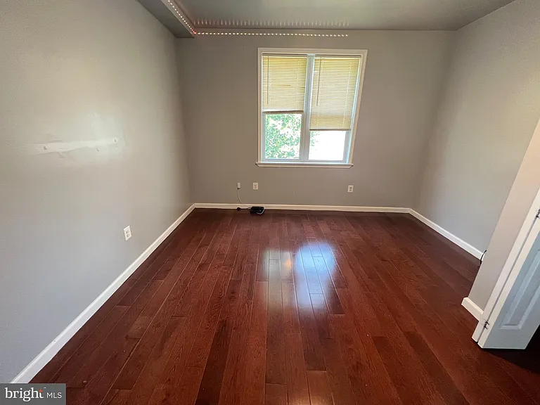 631 N 11th St #2R — Photo 7