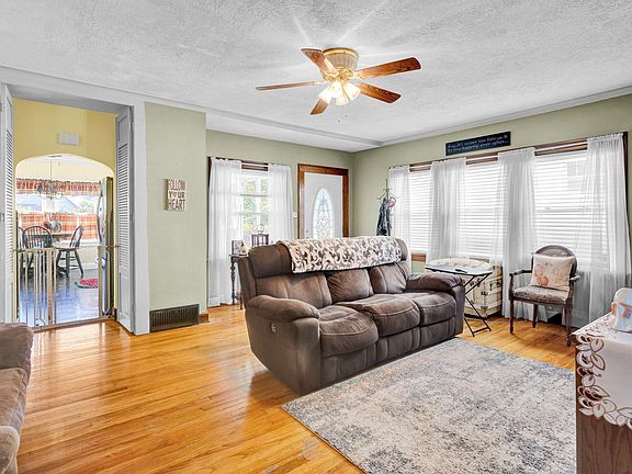 3rd image of 1618 P St