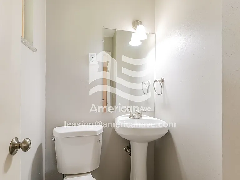 1511329_009_main_bathroom_13885490.jpg