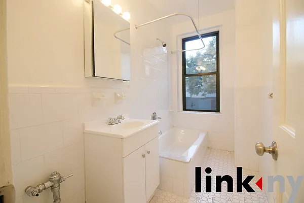 Rented by Link NY Realty | media 20