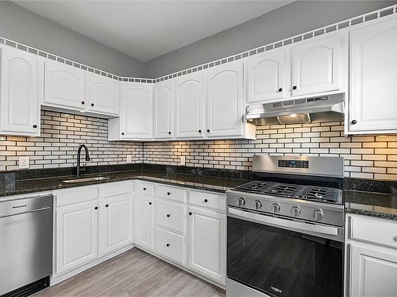 3rd image of 519 Lacock St