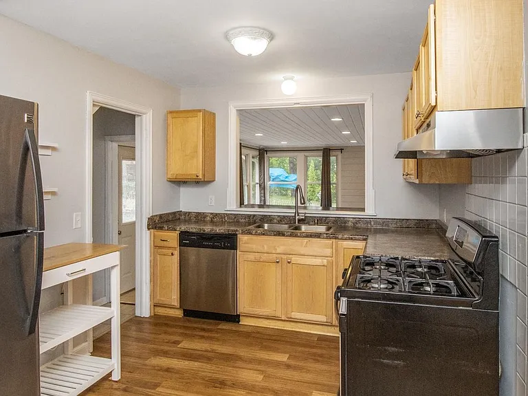 1415 Lake St NE — Photo 3