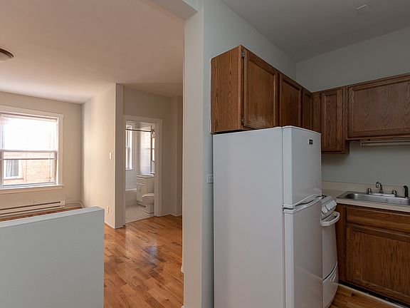 4th image of 511 W Melrose St #4170107